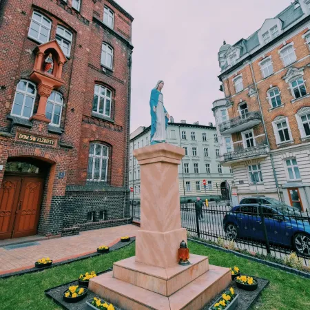 How the Miraculous Medal Crossed Every Border
